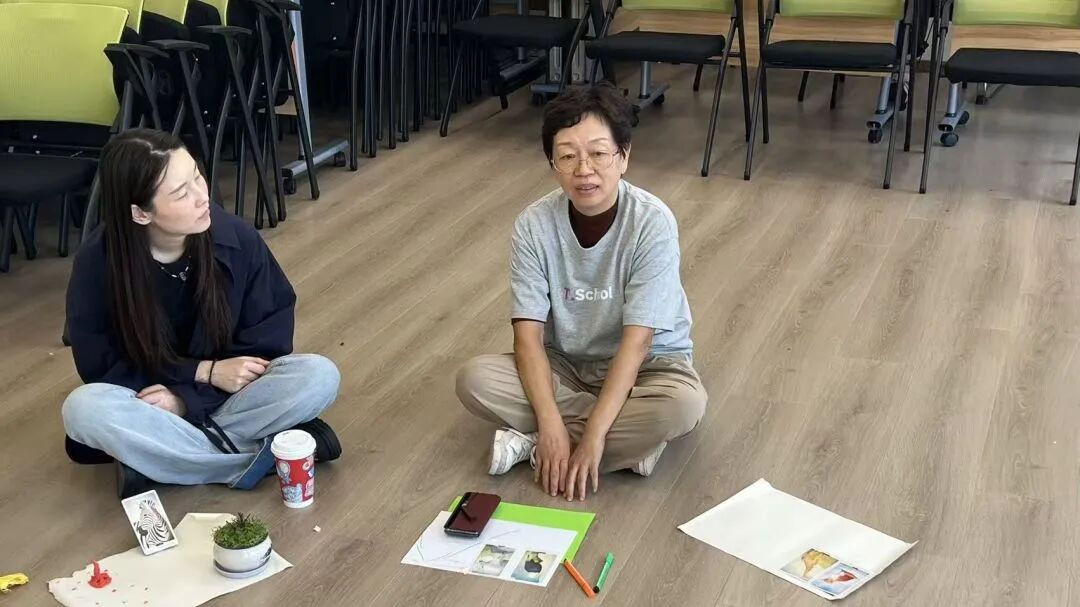 华东人才学员参加艺术与心理学夏校见习现场